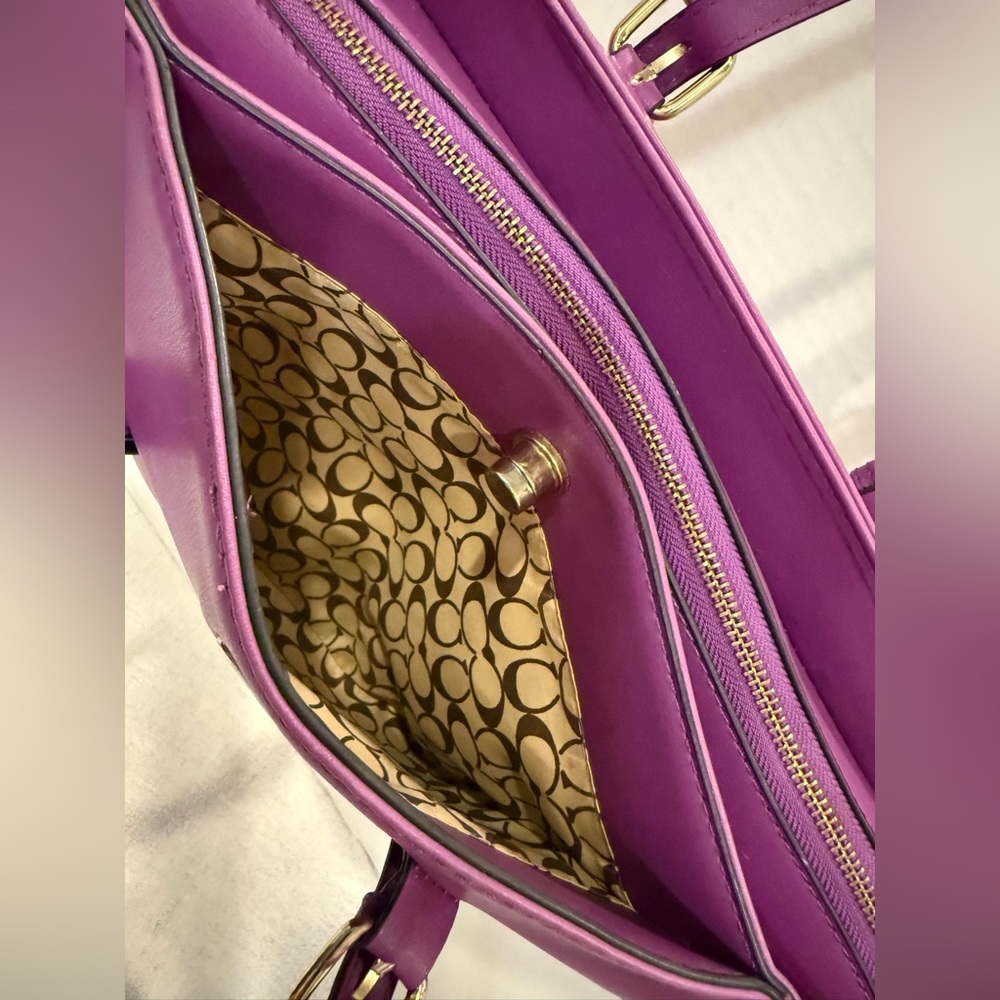 💜 Vintage Coach Purple Leather East/West Buckle Tote – Gold Hardware - Picture 10 of 11